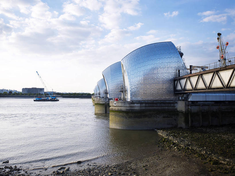 无人,横图,室外,白天,正面,度假,灌溉,技术,河流,美景,水,城市风光,城市,建筑,英国,欧洲,蓄水,阴影,光线,影子,河水,景观,水流,云,云朵,云彩,娱乐,设备,建设,水坝,水库,施工,蓝色,白云,蓝天,天空,阳光,天,享受,休闲,发电,机械,起重机,景色,放松,晴朗,工程,西欧,大不列颠,坝,航运,大不列颠及北爱尔兰联合王国,防洪,供水,水力发电,水闸,泰晤士河水闸,晴空,彩图,大不列颠王国,大英帝国,联合王国,日不落帝国