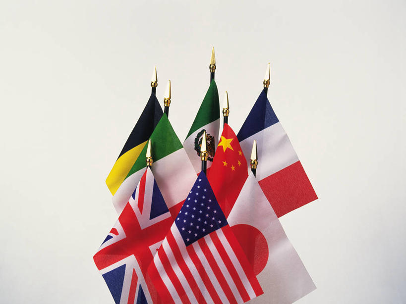 无人,横图,室内,特写,白天,正面,静物,旗帜,国旗,一堆,许多,阴影,堆叠,堆积,灰色背景,反射,影子,很多,摄影,影棚,堆,旗,彩图,影棚拍摄,拍摄,万国旗