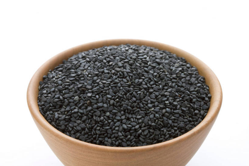 无人,横图,俯视,室内,特写,白天,白色背景,一堆,许多,阴影,堆叠,堆积,反射,木制,影子,芝麻,很多,一个,黑色,木制品,容器,碗,摄影,影棚,单个,储藏,堆,黑芝麻,储存,脂麻,胡麻,白麻,巨胜子,油麻,彩图,高角度拍摄,影棚拍摄,拍摄,贮存