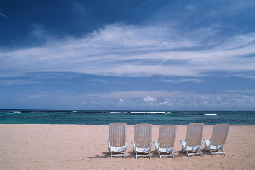 无人,横图,室外,白天,正面,旅游,度假,海浪,海洋,美景,沙滩,椅子,沙子,躺椅,海岸,景观,浪花,水平线,乌云,云,阴天,云朵,辽阔,海平线,沙地,云彩,娱乐,白色,天空,自然,海水,天,享受,休闲,广阔,景色,放松,五把,一望无际,沙滩椅,昏暗,阴沉,自然风光,海景,无边无际,一马平川,大海,风浪,海,海水的波动,海滩,近岸浪,涌浪,彩图,水天相接,水天一线