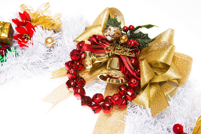 无人,横图,室内,特写,白天,白色背景,正面,金属制品,阴影,装饰,反射,金属,花环,铃铛,丝绸,丝带,影子,缎带,绸带,一个,蝴蝶结,金色,摄影,影棚,单个,华丽,修饰,圣诞花环,点缀,衬托,美观,雅致,雅观,圣诞圈,圣诞铃铛,铜制,彩图,影棚拍摄,拍摄