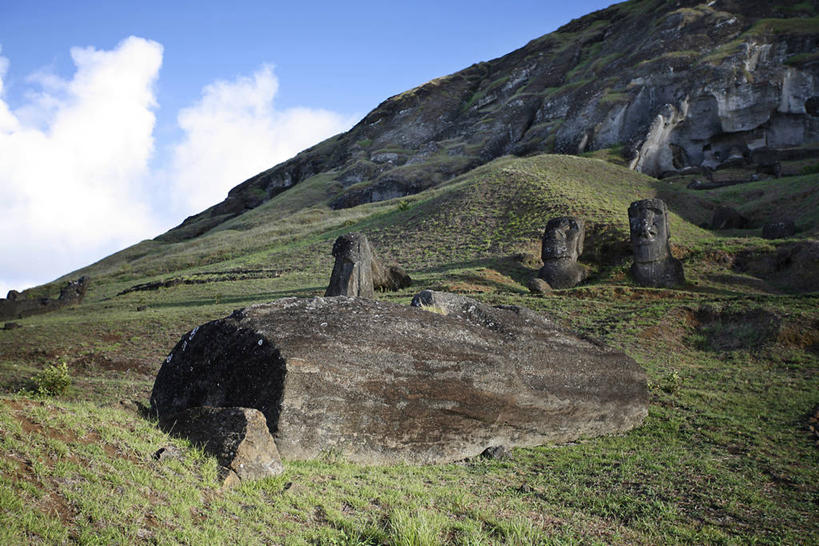无人,横图,室外,白天,正面,旅游,度假,草地,草坪,石头,美景,植物,复活节岛,智利,阴影,光线,石子,影子,景观,云,云朵,云彩,娱乐,草,蓝色,绿色,白云,蓝天,天空,阳光,自然,天,享受,休闲,景色,南美,放松,晴朗,南美洲,拉丁美洲,自然风光,美洲,复活节岛石像,波利尼西亚,摩艾石像,亚美利加洲,南亚美利加洲,复活岛,智利共和国,摩艾像,波利尼西亚群岛,石块,岩石,晴空,彩图,复活节岛人像,赫布亚岛,拉帕努伊岛,毛埃石像,摩阿仪,摩埃石像,莫阿伊,帕赛兰,伊斯特岛