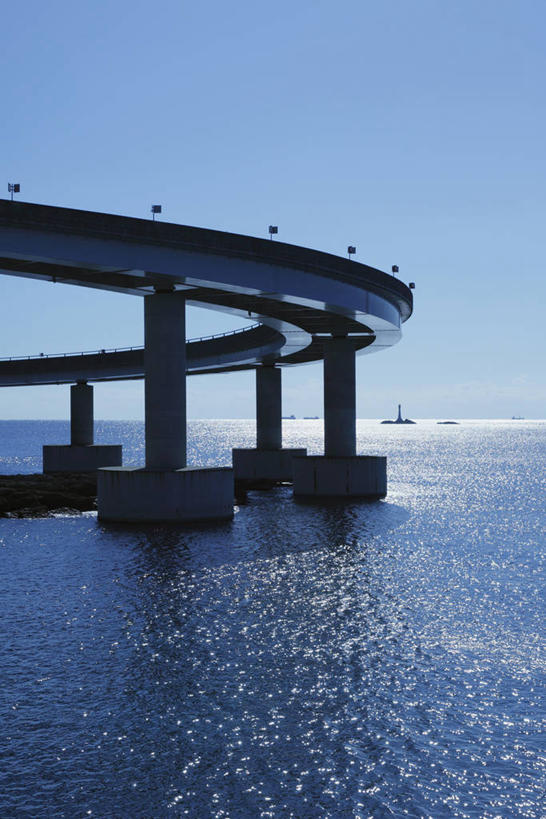 无人,竖图,室外,白天,正面,度假,海浪,海洋,美景,城市风光,城市,大桥,桥梁,日本,亚洲,阴影,光线,影子,景观,浪花,高架,桥,娱乐,蓝色,蓝天,天空,阳光,海水,天,享受,休闲,景色,放松,晴朗,高架桥,海景,东亚,高架道路,跨线桥,本州,万里无云,本州岛,日本国,近畿地方,近畿,和歌山,和歌山县,串本大桥,串本町,大海,风浪,海,海水的波动,近岸浪,涌浪,晴空,晴空万里,彩图,东牟娄郡