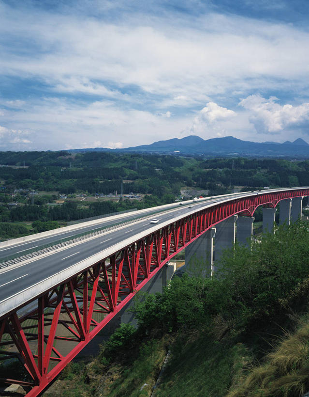 无人,竖图,室外,白天,正面,旅游,度假,草地,草坪,美景,植物,大桥,道路,路,桥梁,公路,东京,日本,亚洲,阴影,曲折,弯曲,光线,影子,景观,云,云朵,高架,桥,分界线,停车线,交通,云彩,娱乐,草,树,树木,蓝色,绿色,白云,蓝天,天空,阳光,自然,天,享受,休闲,景色,放松,蜿蜒,生长,晴朗,成长,车行道,车行道分界线,自然风光,标线,高架桥,东亚,车行线,高架道路,跨线桥,本州,关东地方,本州岛,日本国,东京都,中部地方,新潟,新潟县,长冈,长冈市,晴空,马路,彩图,练马区,长冈JCT,关越道,关越自动车道,练马IC