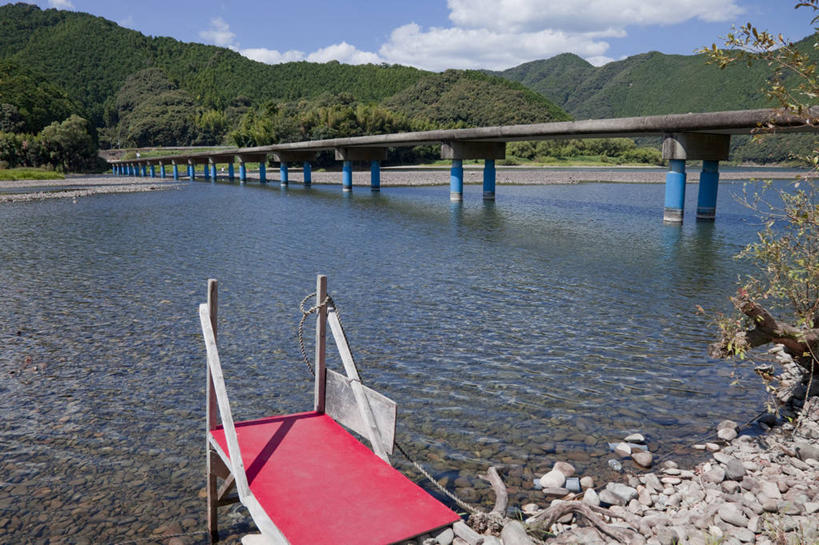 无人,横图,室外,白天,正面,旅游,度假,河流,美景,水,植物,日本,亚洲,阴影,光线,木板,影子,河水,景观,水流,云,云朵,桥,木桥,云彩,娱乐,栈桥,树,树木,蓝色,绿色,白云,蓝天,天空,阳光,自然,天,享受,休闲,景色,放松,生长,晴朗,成长,人行桥,木板桥,自然风光,东亚,高知,日本国,高知县,四国地方,四国,四国岛,晴空,彩图,四万十川