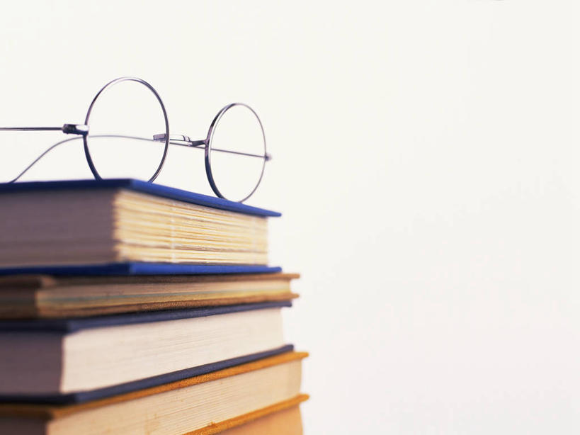 无人,横图,室内,特写,白天,白色背景,正面,静物,书籍,一副,阴影,反射,眼镜,影子,四本,书本,摄影,影棚,近视眼镜,书,图书,彩图,影棚拍摄,拍摄