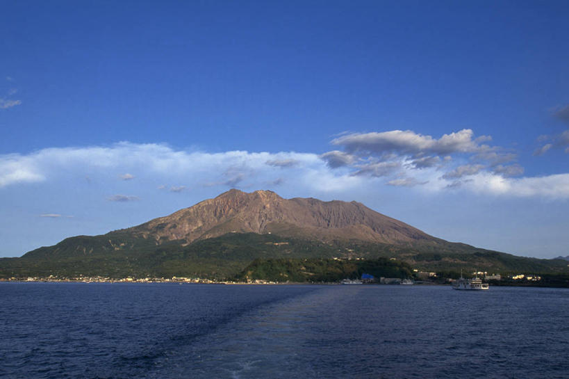 无人,横图,室外,白天,正面,旅游,度假,海浪,海洋,火山,美景,山,山脉,鹿儿岛,日本,亚洲,阴影,波纹,飞溅,溅,光线,液体,影子,景观,浪花,山峰,水滴,云,云朵,山峦,云彩,娱乐,水珠,蓝色,白云,蓝天,水纹,天空,阳光,自然,海水,船尾波,波浪,群山,天,享受,休闲,景色,放松,晴朗,喷洒,自然风光,海景,东亚,日本国,九州本岛,九州,九州岛,九州地方,鹿儿岛县,樱岛火山,樱岛,大海,风浪,海,海水的波动,活火山,近岸浪,涌浪,晴空,彩图