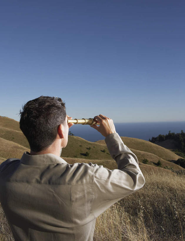 东方人,一个人,站,举,竖图,室外,特写,白天,仪器,科技,草地,草坪,森林,树林,植物,亚洲,仅一个男性,仅一个人,眺望,远眺,服装,检查,枯萎,研究,反射,分析,科学,望远镜,枯草,注视,休闲装,黄种人,草,树,树木,仅一个年轻男性,背面,衣服,绿色,蓝天,天空,自然,天,观察,托,站着,休闲,休闲服,清晰,探索,服饰,生长,放大,成长,观看,仔细,科研,科学技术,瞭望,聚焦,关注,远视镜,瞭望镜,光学,清楚,男人,男性,年轻男性,亚洲人,举起,举手,举着,向上举,向上伸,向上托,半身,彩图,光学仪器,千里镜