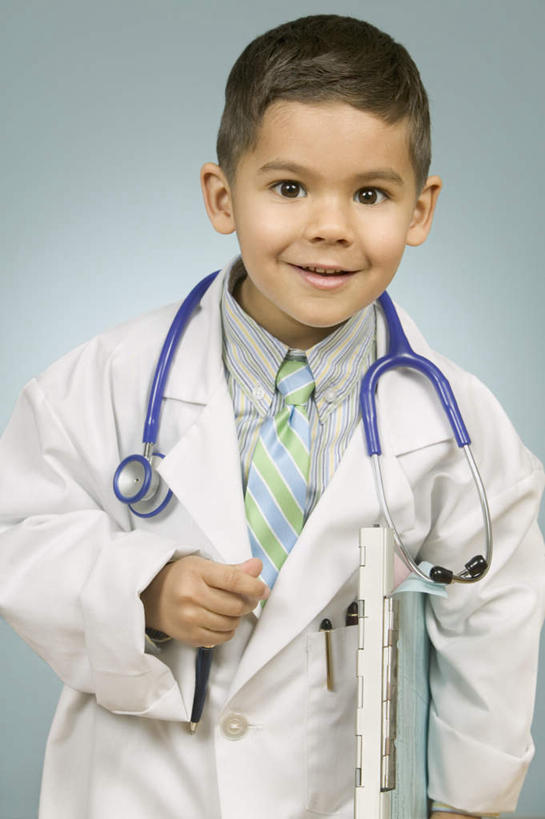 西方人,儿童,一个人,医生,站,笑,微笑,竖图,室内,白天,白色背景,正面,衬衫,纯洁,欧洲,欧洲人,仅一个男性,仅一个人,领带,注视,小孩,听诊器,观察,看,站着,仅一个小孩,医护人员,医疗人员,可爱,童年,童趣,摄影,影棚,观看,察看,白大褂,关注,童真,烂漫,无邪,天真,听筒,男孩,男人,男性,白种人,孩子,大夫,半身,彩图,影棚拍摄,拍摄,男生