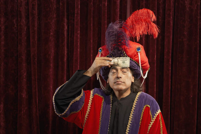 西方人,脸,头,脸颊,一个人,魔术师,闭眼,横图,室内,特写,白天,正面,钱,美元,帽子,羽毛,欧洲,欧洲人,仅一个男性,仅一个人,仅一个中年男性,握,钱币,美金,拿,拿着,肩膀,红色,握着,钞票,金融,纸币,帷幕,经济,魔术,变戏法,帷幔,幕布,幕帘,流通,纸钞,贸易,帷幔布,货币,现金,男人,男性,中年男性,白种人,头部,脸部,脸蛋,面部,魔术大师,闭眼睛,闭着眼,闭着眼睛,半身,彩图