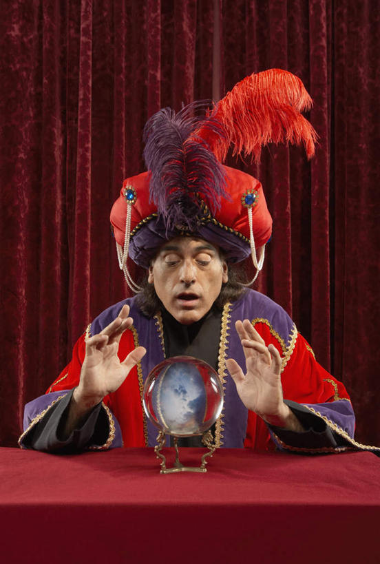 西方人,一个人,魔术师,坐,闭眼,竖图,室内,白天,正面,羽毛,欧洲,欧洲人,仅一个男性,仅一个人,仅一个中年男性,红色,趴着,张嘴,水晶球,帷幕,魔术,变戏法,帷幔,幕布,幕帘,张大嘴巴,帷幔布,男人,男性,中年男性,白种人,张开嘴,魔术大师,闭眼睛,闭着眼,闭着眼睛,趴,坐着,半身,彩图