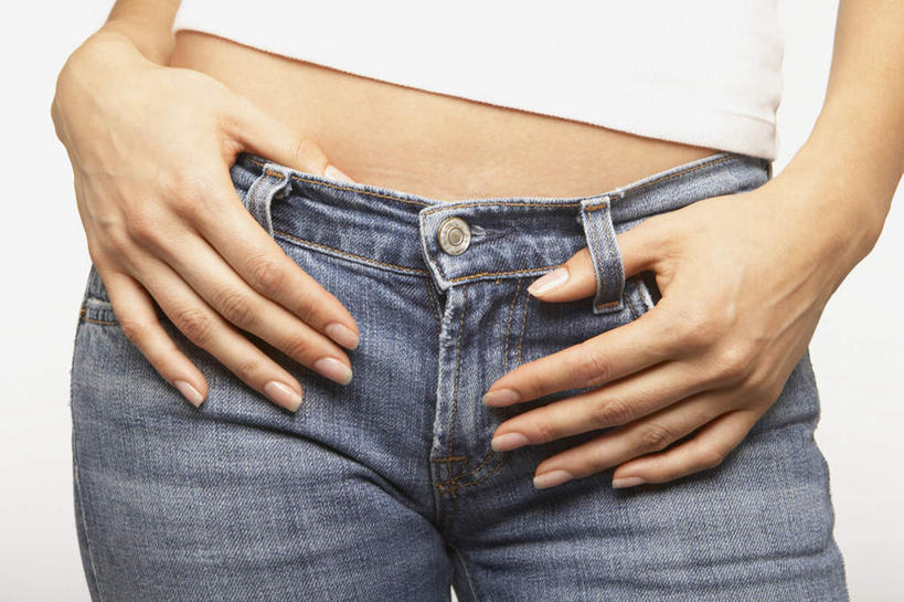 西方人,手,一个人,站,横图,室内,特写,白天,白色背景,正面,欧洲,欧洲人,双手,仅一个年轻女性,仅一个女性,仅一个人,服装,裤子,牛仔裤,休闲装,手叉腰,衣服,叉腰,站着,休闲,手部,休闲服,摄影,服饰,影棚,双手插袋,年轻女性,女人,女性,白种人,站立,半身,彩图,影棚拍摄,拍摄