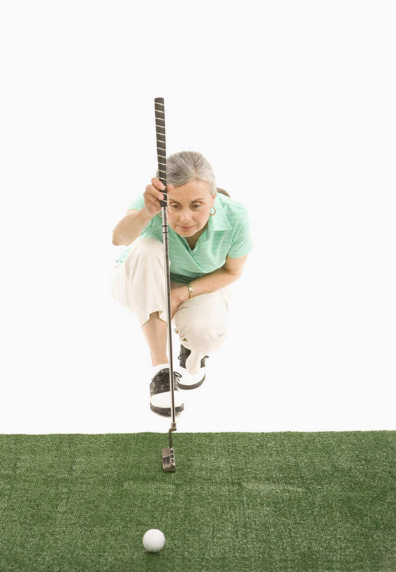 西方人,一个人,蹲,竖图,室内,白天,白色背景,正面,运动服,运动鞋,锻炼,运动,鞋子,欧洲,欧洲人,仅一个女性,仅一个人,握,服装,高尔夫,高尔夫球,拿,拿着,注视,娱乐,衣服,垫子,观察,看,仅一个中年女性,享受,休闲,放松,握着,摄影,服饰,影棚,观看,休闲鞋,察看,高尔夫球杆,衣着,穿着,关注,高尔夫运动,室内运动,高尔夫球具,衣饰,女人,女性,中年女性,白种人,蹲着,彩图,全身,影棚拍摄,健身,拍摄,打击垫,高尔夫打击垫,高尔夫挥杆垫,挥杆垫,运动装