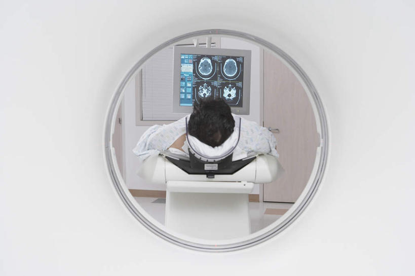 西方人,一个人,病人,医院,躺,横图,室内,白天,机器,床,欧洲,欧洲人,仅一个男性,仅一个人,仅一个中年男性,医学,床单,设备,被子,背面,病床,扫描仪,医疗,医疗设备,被单,病患,医疗器械,核磁共振,医疗工具,核磁共振成像,医疗机构,核磁共振扫描仪,磁共振成像,核磁共振技术,检测工具,卧着,男人,男性,中年男性,白种人,患者,就医者,躺着,卧,彩图,全身,病院,诊所,护理床,医疗床