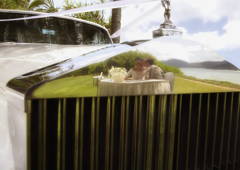 西方人,两个人,家庭,夫妻,新娘,新郎,栏杆,坐,笑,微笑,露齿笑,横图,室外,白天,正面,婚纱,衬衫,西装,爱情,婚礼,旅游,度假,快乐,草地,草坪,美景,植物,桌面,桌子,椅子,欧洲,欧洲人,阴影,套装,正装,庆祝,光线,木制,布料,影子,栅栏,景观,篱笆,云,云朵,围栏,领带,结婚,浪漫,云彩,布纹,注视,职业装,娱乐,护栏,桌布,草,蓝色,绿色,白云,蓝天,天空,阳光,自然,餐巾,木制品,台布,天,观察,看,享受,休闲,温暖,温馨,喜庆,一家人,景色,恩爱,放松,恋人,晴朗,观看,纪念,和睦,察看,关注,自然风光,男人,男性,年轻男性,年轻女性,女人,女性,白种人,年轻人,夫妇,情侣,晴空,坐着,彩图,全身,衬衣,婚礼服,礼服,高兴,伴侣,融洽