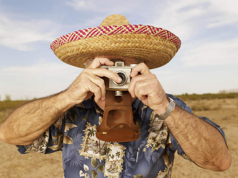 西方人,一个人,站,横图,室外,白天,正面,民族服装,衬衫,旅游,度假,美景,植物,帽子,相机,欧洲,欧洲人,仅一个男性,仅一个人,握,阴影,光线,草帽,影子,景观,云,云朵,拿,云彩,拿着,注视,娱乐,树,树木,拍照,蓝色,绿色,白云,蓝天,天空,阳光,自然,数码相机,天,观察,看,站着,仅一个老年男性,享受,休闲,景色,单反,放松,握着,摄影,生长,晴朗,成长,观看,单反相机,察看,关注,自然风光,老年男性,男人,男性,白种人,照相机,晴空,站立,半身,彩图,衬衣,传统服装,民俗服,照相,夏威夷衬衫