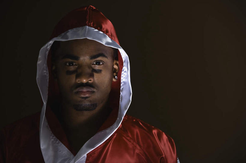 西方人,脸,头,脸颊,胡须,一个人,拳击手,横图,室内,特写,白天,正面,锻炼,比赛,运动,拳击,欧洲,非洲,黑人,欧洲人,仅一个男性,仅一个人,艺术,彩绘,注视,文化,仅一个年轻男性,红色,观察,看,披风,摄影,影棚,褐色背景,观看,察看,关注,人体彩绘,美观,纹身彩绘,体育,男人,男性,年轻男性,非洲人,头部,胡子,小胡子,脸部,脸蛋,面部,拳击家,拳击运动员,半身,彩图,影棚拍摄,健身,拍摄,比赛披风,出场服,拳击出场服,拳击披风,拳击战袍,武术战袍,战袍