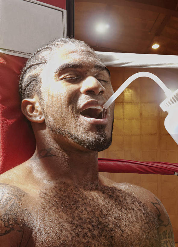 西方人,脸,头,脸颊,肌肉,健壮,一个人,拳击手,闭眼,竖图,室内,白天,正面,锻炼,比赛,运动,拳击,水,照明,欧洲,非洲,黑人,欧洲人,仅一个男性,仅一个人,仅一个中年男性,阴影,光线,液体,影子,塑料,灯光,饮用水,裸露,灯,瓶子,塑料制品,吸管,灯具,矿泉水,张嘴,健康,疲倦,塑料瓶,活力,力量,青春,聚光灯,照亮,空心,疲劳,疲惫,强壮,照明设备,裸,困乏,张大嘴巴,蒸馏水,疲乏,饮管,委顿,疲困,疲顿,疲钝,倦怠,怠倦,体育,男人,男性,中年男性,非洲人,头部,脸部,脸蛋,面部,拳击家,拳击运动员,张开嘴,闭眼睛,闭着眼,闭着眼睛,半身,彩图,健身,圆柱状