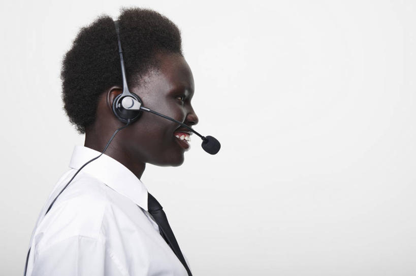 冲浪,西方人,脸,头,脸颊,头发,一个人,站,笑,微笑,露齿笑,室内,特写,白天,白色背景,侧面,工作服,制服,通讯,客服,欧洲,非洲,黑人,欧洲人,仅一个年轻女性,仅一个女性,仅一个人,信息,领带,话务员,注视,肩膀,黑色,耳机,耳麦,话筒,观察,看,站着,服务,通信,摄影,影棚,观看,协调,察看,麦克风,头戴式耳麦,象征,庄重,关注,销售,身份,客服人员,电话销售,正式,地位,工作制服,接待员,客户服务,年轻女性,女人,女性,非洲人,头部,卷发,脸部,脸蛋,面部,接线员,站立,半身,彩图,影棚拍摄,工作套服,拍摄,头戴式耳机,短发