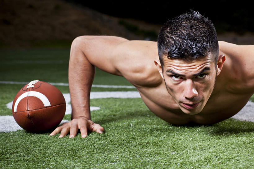 冲浪,西方人,一个人,室外,白天,正面,锻炼,成功,运动,合作,团队,信心,竞争,橄榄球,草地,草坪,植物,欧洲,欧洲人,仅一个男性,仅一个人,撑,阴影,光线,影子,速度,注视,运动器械,队伍,裸露,草,仅一个年轻男性,一个,绿色,阳光,观察,看,健身器械,力量,平衡,单个,观看,协调,察看,撑着,成就,关注,裸,健身器材,灵敏,合伙,柔韧,美式橄榄球,耐力,体育,美式足球,男人,男性,年轻男性,白种人,半身,彩图,健身,运动器材