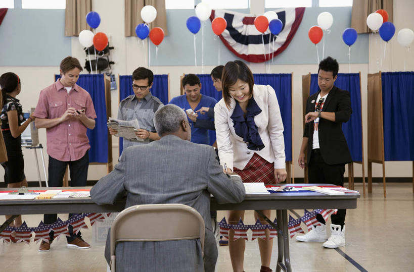 冲浪,东方人,西方人,背部,商务人士,商务男性,站,坐,室内,白天,正面,衬衫,桌子,欧洲,非洲,黑人,欧洲人,亚洲,许多,握,阴影,套装,服装,装饰,时间,反射,笔,材料,档案,时钟,手表,文件,眼镜,影子,塑料,墙,办公用品,许多人,计时,注视,休闲装,黄种人,墙壁,墙面,文具,衣服,蓝色,气球,塑料制品,学习用品,资料,钟表,观察,看,站着,一群人,休闲,休闲服,橡胶,表,握着,服饰,帷幕,观看,华丽,修饰,腕表,文具用品,点缀,察看,关注,帷幔,文档,商务装,幕布,幕帘,近视眼镜,工薪阶层,橡胶制品,衬托,美观,雅致,雅观,帷幔布,老年男性,男人,男性,年轻男性,年轻女性,女人,女性,白种人,非洲人,亚洲人,白领,上班族,钟,站立,坐着,半身,彩图,衬衣,公民