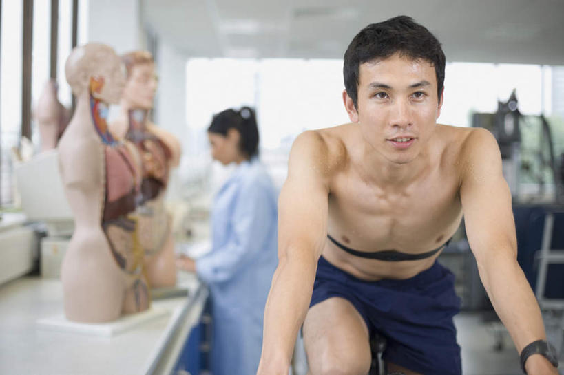 东方人,内脏,动脉,静脉,两个人,伙伴,朋友,科学家,站,坐,横图,室内,白天,正面,友谊,合作,团队,桌面,桌子,自行车,静物,亚洲,握,服装,朦胧,模糊,时间,医学,木制,时钟,手表,实验室,计时,注视,黄种人,运动器械,裸露,脚踏车,衣服,模型,木制品,钟表,低头,观察,看,站着,表,健身器械,战略,握着,人体,服饰,观看,腕表,察看,生物学,人体器官,衣着,科研人员,器官,白大褂,穿着,关注,裸,研究者,健身器材,实验服,科学研究者,生理学,联合,合谋,动感单车,动感自行车,衣饰,配合,协作,男人,男性,女人,女性,中年男性,中年女性,亚洲人,科学工作者,钟,站立,坐着,半身,彩图,实验衣,运动器材