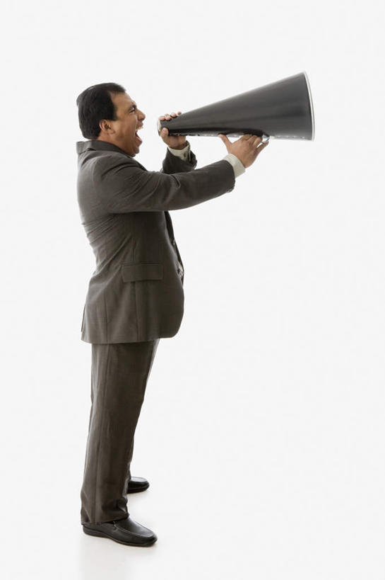 西方人,一个人,商务人士,商务男性,站,竖图,室内,白天,白色背景,侧面,衬衫,欧洲,欧洲人,仅一个男性,仅一个人,仅一个中年男性,套装,大喊,注视,喇叭,一个,话筒,观察,看,站着,张嘴,摄影,影棚,单个,观看,大叫,察看,关注,传声筒,商务装,张大嘴巴,工薪阶层,大呼,男人,男性,中年男性,白种人,白领,上班族,张开嘴,站立,彩图,全身,影棚拍摄,衬衣,拍摄