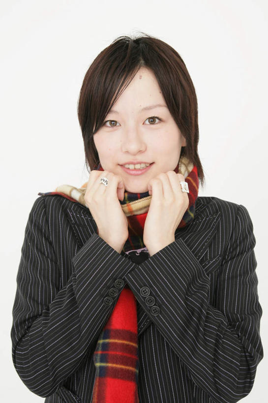 东方人,一个人,站,笑,微笑,露齿笑,竖图,室内,白天,白色背景,正面,亚洲,仅一个年轻女性,仅一个女性,仅一个人,撑,服装,装饰,托腮,注视,休闲装,黄种人,衣服,红色,黑色,围巾,观察,看,托,站着,休闲,温暖,休闲服,摄影,服饰,影棚,围脖,观看,保暖,华丽,点缀,察看,御寒,关注,托下巴,衬托,美观,雅致,雅观,年轻女性,女人,女性,亚洲人,站立,半身,彩图,影棚拍摄,拍摄