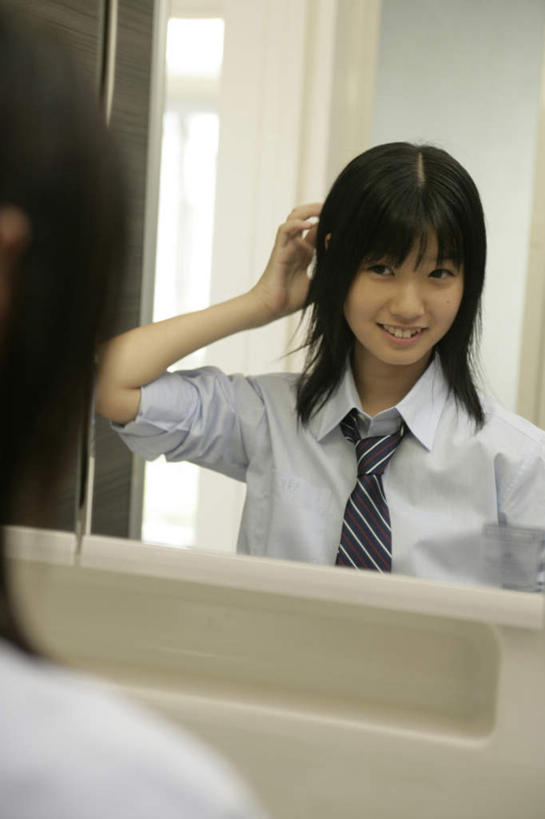 东方人,一个人,学生,站,竖图,室内,白天,衬衫,制服,镜子,卫生间,浴室,亚洲,仅一个年轻女性,仅一个女性,仅一个人,握,阴影,服装,朦胧,模糊,反射,影子,领带,注视,黄种人,背面,观察,看,站着,校服,握着,观看,整理,镜像,察看,镜面,关注,学生服,年轻女性,女人,女性,亚洲人,淋浴房,站立,半身,彩图,衬衣,冲凉房,沐浴间,沐浴室,日本校服