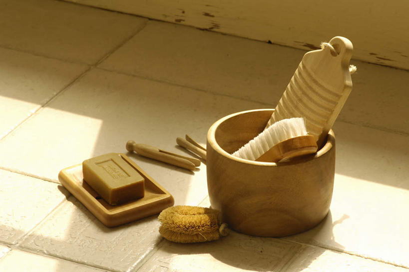 无人,横图,俯视,室内,特写,白天,化妆,美容,静物,护肤,阴影,朦胧,模糊,反射,工具,影子,干净,化妆品,刷子,肥皂,香皂,日用品,洗浴用品,清洁,保养,享受,休闲,放松,保健,卫生,搓衣板,护肤品,化妆用品,护肤用品,舒缓,养颜,去污,紧肤,嫩肤,洗涤,彩图,高角度拍摄