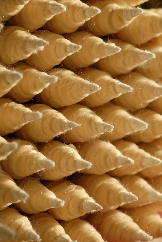 无人,竖图,室内,特写,白天,正面,静物,蜡烛,一排,许多,整齐,很多,排列,队列,彩图