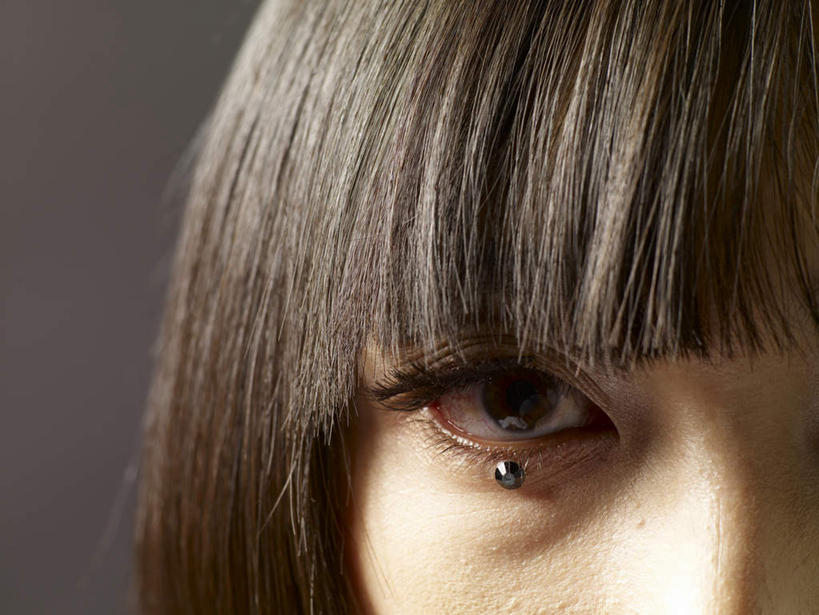 东方人,眼睛,眉毛,睫毛,头发,一个人,横图,室内,特写,白天,正面,珠宝,亚洲,瞳孔,仅一个年轻女性,仅一个女性,仅一个人,灰色背景,装饰,黄种人,黑色,水钻,眼部,摄影,影棚,华丽,修饰,点缀,宝石,衬托,美观,雅致,雅观,年轻女性,女人,女性,亚洲人,直发,睫,眉,眼,眼睫毛,眼眉,半身,彩图,影棚拍摄,拍摄,莱茵石,水晶玻璃,水晶钻石,眼眉毛