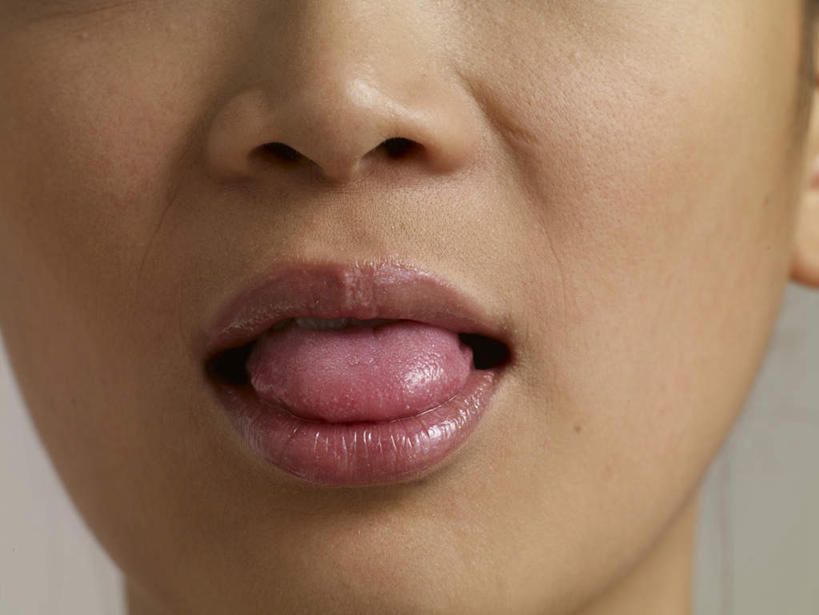 东方人,脸,头,鼻子,嘴,脸颊,一个人,横图,室内,特写,白天,正面,亚洲,仅一个年轻女性,仅一个女性,仅一个人,灰色背景,黄种人,舔,摄影,影棚,年轻女性,女人,女性,亚洲人,舌头,头部,鼻,鼻孔,口,口腔,脸部,脸蛋,面部,嘴巴,嘴唇,半身,彩图,影棚拍摄,拍摄