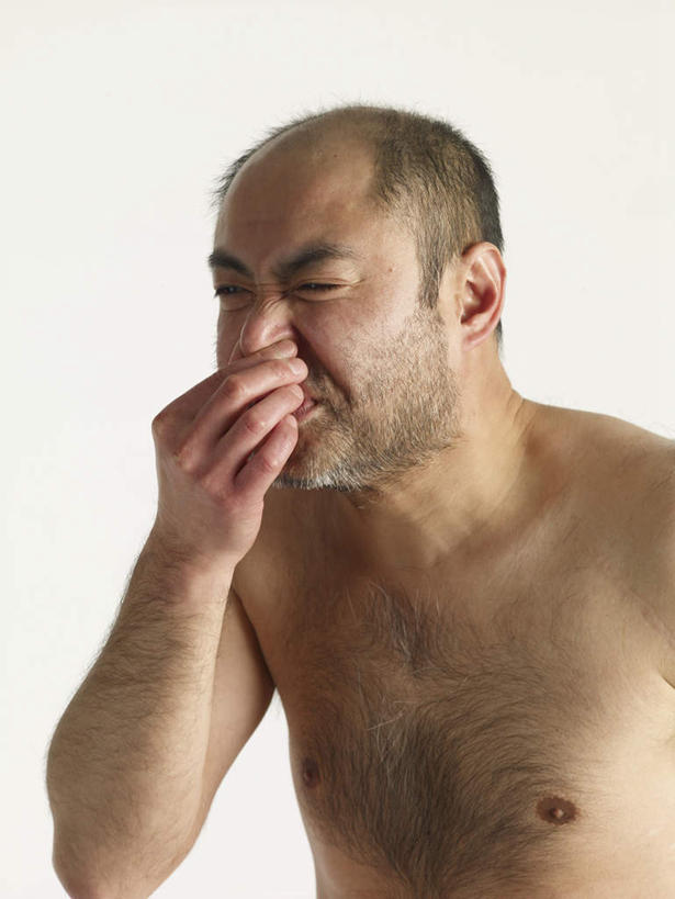 东方人,一个人,站,捏,竖图,室内,白天,白色背景,正面,亚洲,仅一个男性,仅一个人,仅一个中年男性,捏着,注视,黄种人,裸露,观察,看,站着,摄影,影棚,观看,察看,关注,裸,男人,男性,中年男性,亚洲人,站立,半身,彩图,影棚拍摄,拍摄