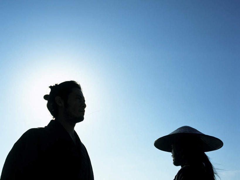 东方人,两个人,站,横图,室外,白天,仰视,民族服装,帽子,亚洲,阴影,服装,光线,草帽,影子,背光,注视,黄种人,衣服,蓝色,蓝天,天空,阳光,天,观察,看,站着,服饰,晴朗,观看,察看,衣着,穿着,关注,逆光,万里无云,对手,衣饰,敌手,男人,男性,中年男性,亚洲人,晴空,晴空万里,站立,半身,彩图,低角度拍摄,传统服装,民俗服