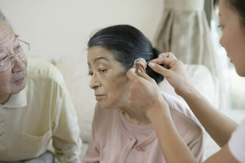 东方人,老年人,三个人,家庭,夫妻,护士,坐,横图,室内,白天,正面,工作服,制服,爱情,窗帘,沙发,亚洲,戴,握,服装,装饰,眼镜,浪漫,拿,拿着,注视,休闲装,黄种人,衣服,帘子,观察,看,休闲,温暖,温馨,一家人,休闲服,遮阳,恩爱,握着,恋人,服饰,观看,老花镜,华丽,修饰,点缀,戴着,和睦,察看,医疗设备,白衣天使,关注,医疗器械,医疗工具,布艺沙发,衬托,美观,雅致,雅观,工作制服,远视眼镜,助听器,老年男性,老年女性,男人,男性,年轻女性,女人,女性,亚洲人,夫妇,情侣,坐着,半身,彩图,工作套服,伴侣,融洽