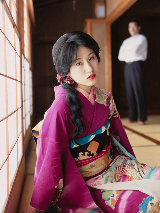 东方人,中年人,两个人,家庭,夫妻,站,跪,双手交叉,竖图,室内,白天,正面,民族服装,衬衫,爱情,门,亚洲,拉门,阴影,和服,反射,影子,塌塌米,榻榻米,浪漫,注视,黄种人,移门,观察,看,站着,温暖,温馨,一家人,恩爱,搭,恋人,服饰,观看,和睦,察看,双手抱胸,正经,庄重,搭着,关注,端庄,严厉,吴服,唐草,唐花,唐锦,障子,纸门,肃静,叠席,男人,男性,女人,女性,中年男性,中年女性,亚洲人,夫妇,情侣,跪着,站立,半身,彩图,衬衣,传统服装,民俗服,矜重,伴侣,融洽