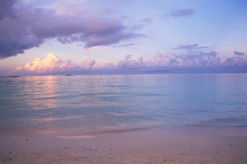 无人,横图,室外,白天,正面,旅游,度假,海浪,海洋,美景,日落,沙滩,阴影,光线,沙子,影子,海岸,景观,浪花,水平线,晚霞,霞光,云,云朵,落日,辽阔,海平线,沙地,云彩,娱乐,蓝色,白云,蓝天,天空,阳光,自然,海水,黄昏,天,享受,休闲,广阔,景色,彩霞,放松,一望无际,自然风光,海景,无边无际,一马平川,夕照,高积云,大海,风浪,海,海水的波动,海滩,近岸浪,涌浪,夕阳,彩图,水天相接,水天一线,斜阳