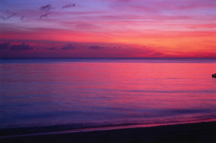 无人,横图,室外,白天,正面,旅游,度假,日出,海浪,海洋,美景,沙滩,太阳,阴影,光线,沙子,影子,海岸,景观,浪花,水平线,云,云朵,辽阔,朝霞,晨曦,海平线,火烧云,黎明,沙地,云彩,娱乐,红色,阳光,自然,海水,享受,休闲,广阔,景色,放松,一望无际,火红,自然风光,海景,赤色,无边无际,一马平川,大海,风浪,海,海水的波动,海滩,近岸浪,涌浪,朝阳,彩图,破晓,低云,水天相接,水天一线