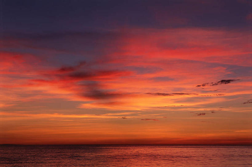 无人,横图,室外,白天,仰视,海浪,海洋,美景,日落,阴影,光线,影子,景观,浪花,水平线,晚霞,霞光,云,云朵,落日,辽阔,海平线,火烧云,云彩,红色,阳光,自然,海水,黄昏,广阔,景色,彩霞,一望无际,火红,自然风光,海景,赤色,无边无际,一马平川,夕照,大海,风浪,海,海水的波动,近岸浪,涌浪,夕阳,彩图,低角度拍摄,低云,水天相接,水天一线,斜阳