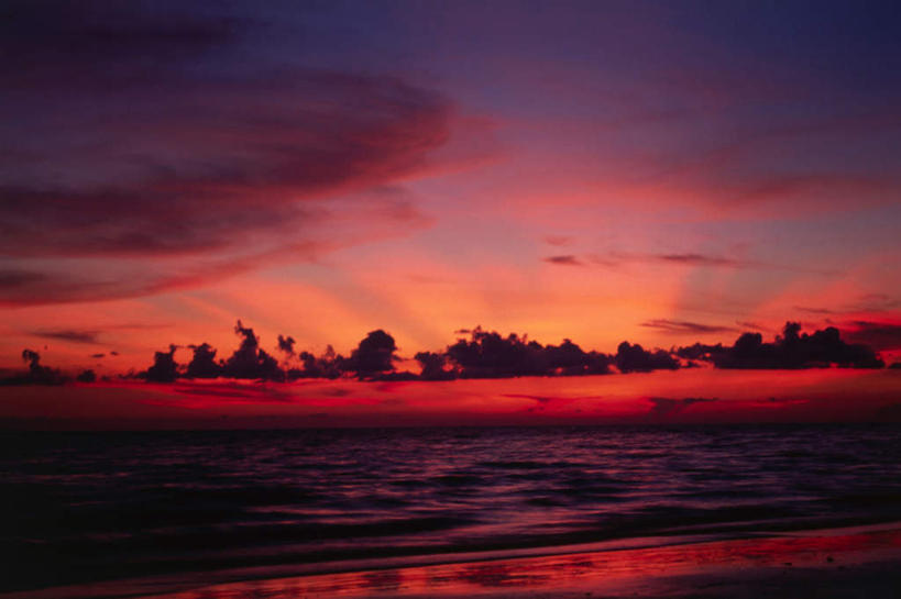 无人,横图,室外,白天,正面,海浪,海洋,美景,日落,沙滩,阴影,梦幻,发光,光束,光线,沙子,影子,光,海岸,景观,浪花,水平线,晚霞,霞光,云,云朵,落日,辽阔,光亮,海平线,火烧云,沙地,云彩,红色,自然,海水,黄昏,广阔,景色,彩霞,一望无际,火红,未来,发亮,自然风光,海景,憧憬,赤色,无边无际,一马平川,夕照,大海,风浪,海,海水的波动,海滩,近岸浪,涌浪,夕阳,彩图,低云,水天相接,水天一线,斜阳