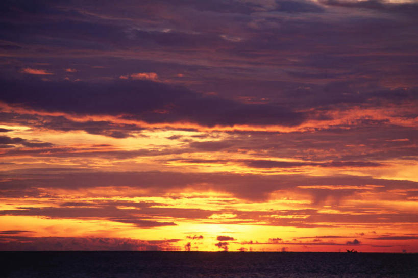 无人,横图,室外,白天,仰视,海浪,海洋,美景,日落,太阳,阴影,光线,影子,景观,浪花,水平线,晚霞,霞光,云,云朵,落日,辽阔,海平线,火烧云,云彩,红色,阳光,自然,海水,黄昏,广阔,景色,彩霞,一望无际,火红,自然风光,海景,赤色,无边无际,一马平川,夕照,大海,风浪,海,海水的波动,近岸浪,涌浪,夕阳,彩图,低角度拍摄,低云,水天相接,水天一线,斜阳