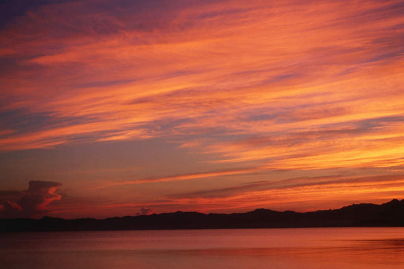 无人,横图,室外,白天,仰视,海浪,海洋,美景,日落,阴影,光线,影子,景观,浪花,水平线,晚霞,霞光,云,云朵,落日,辽阔,海平线,火烧云,云彩,红色,阳光,自然,海水,黄昏,广阔,景色,彩霞,一望无际,火红,自然风光,海景,赤色,无边无际,一马平川,夕照,大海,风浪,海,海水的波动,近岸浪,涌浪,夕阳,彩图,低角度拍摄,低云,水天相接,水天一线,斜阳