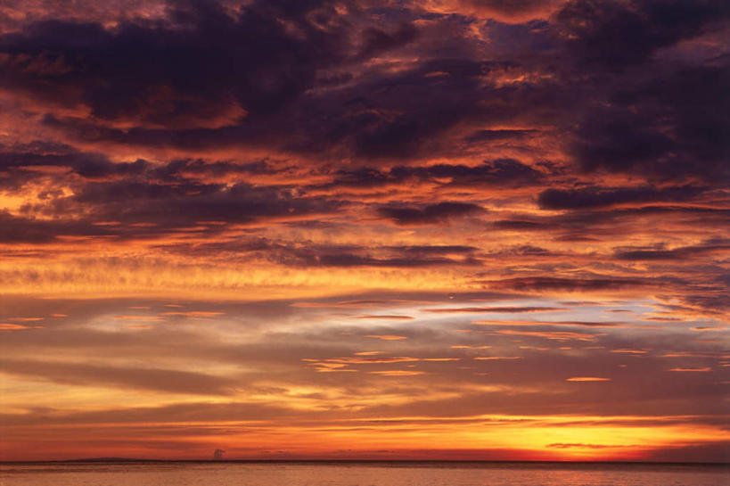 无人,横图,室外,白天,仰视,海浪,海洋,美景,日落,太阳,阴影,光线,影子,景观,浪花,水平线,晚霞,霞光,云,云朵,落日,辽阔,海平线,火烧云,云彩,红色,阳光,自然,海水,黄昏,广阔,景色,彩霞,一望无际,火红,自然风光,海景,赤色,无边无际,一马平川,夕照,大海,风浪,海,海水的波动,近岸浪,涌浪,夕阳,彩图,低角度拍摄,低云,水天相接,水天一线,斜阳