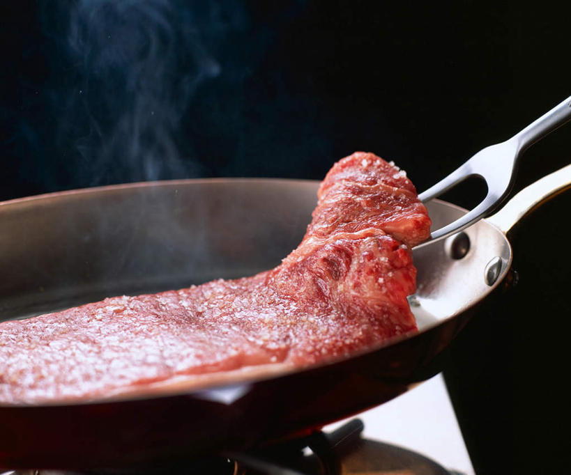 无人,横图,俯视,室内,特写,白天,烹饪,雾,厨具,金属制品,一块,沸腾,黑色背景,新鲜,金属,蒸汽,锅子,平底锅,肉,日本料理,牛肉,料理,食品,炉灶,水蒸气,锅铲,锅,菜肴,美食,肉类,食物,红色,日式料理,日式,摄影,佳肴,影棚,锅具,肉食,烹饪用具,蒸发,烹调用具,烹调,彩图,高角度拍摄,影棚拍摄,拍摄,料理台