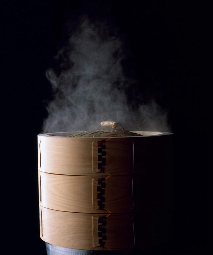 蒸笼,无人,竖图,室内,特写,白天,正面,烹饪,雾,静物,厨具,沸腾,黑色背景,竹制,蒸汽,水蒸气,一个,摄影,影棚,单个,竹制品,笼屉,烹饪用具,蒸发,烹调用具,烹调,彩图,影棚拍摄,拍摄