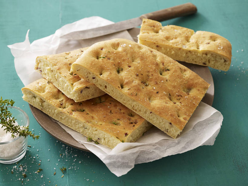 点心,面包,无人,横图,俯视,室内,特写,白天,烹饪,西餐,餐桌,桌子,阴影,蓝色背景,反射,影子,三明治,料理,食品,面点,菜肴,美食,食物,糕点,快餐,西式,摄影,佳肴,影棚,餐台,西式快餐,皮塔饼,三文治,佛卡夏,口袋面包,彩图,高角度拍摄,影棚拍摄,拍摄