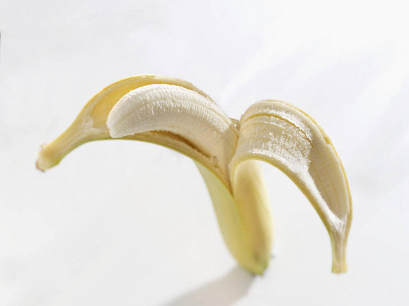 无人,横图,俯视,室内,特写,白天,白色背景,餐桌,桌子,香蕉,水果,一根,阴影,新鲜,反射,影子,生食,食品,果实,果皮,食物,黄色,摄影,有机食品,绿色食品,影棚,餐台,香蕉皮,甘蕉,彩图,高角度拍摄,影棚拍摄,拍摄