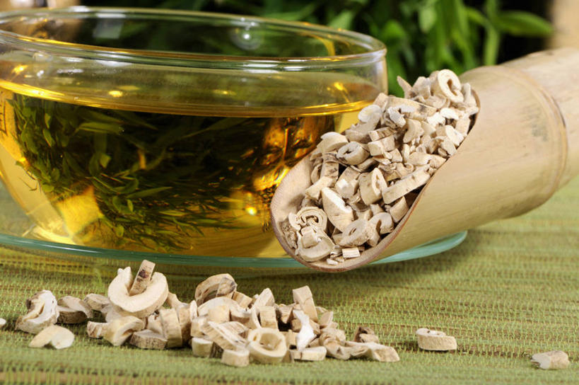 无人,横图,俯视,室内,特写,白天,幸福,植物,餐桌,茶,桌子,杯子,餐具,叶子,玻璃,一堆,阴影,堆叠,堆积,反射,木制,碟子,盘,影子,勺子,茶叶,绿叶,草药,药草,饮品,一杯,娱乐,中药,玻璃制品,三个,盘子,木制品,水杯,调羹,碟,汤匙,花茶,享受,休闲,温馨,嫩叶,放松,乐趣,保健,养生,摄影,影棚,餐台,堆,花草茶,舒适,药材,中草药,中药材,本草,香花茶,香片,熏花茶,叶,叶片,茶杯,彩图,高角度拍摄,影棚拍摄,拍摄,八股牛,白鲜皮,白藓皮,山牡丹,羊鲜草