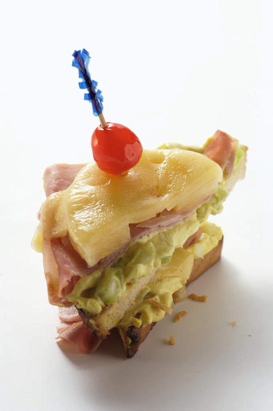 点心,面包,无人,竖图,俯视,室内,特写,白天,白色背景,烹饪,西餐,菠萝,樱桃,蔬菜,西红柿,水果,阴影,新鲜,反射,影子,生菜,莴苣,肉,生食,三明治,料理,食品,面点,果实,猪肉,菜肴,美食,肉类,竹签,食物,糕点,一个,快餐,西式,摄影,佳肴,有机食品,绿色食品,影棚,单个,熏肉,肉食,西式快餐,三文治,豚肉,取食签,春菜,鹅仔菜,莴仔菜,千金菜,叶用莴苣,樱珠,莺桃,英桃,楔桃,牛桃,荆桃,凤梨,番茄,彩图,高角度拍摄,影棚拍摄,拍摄